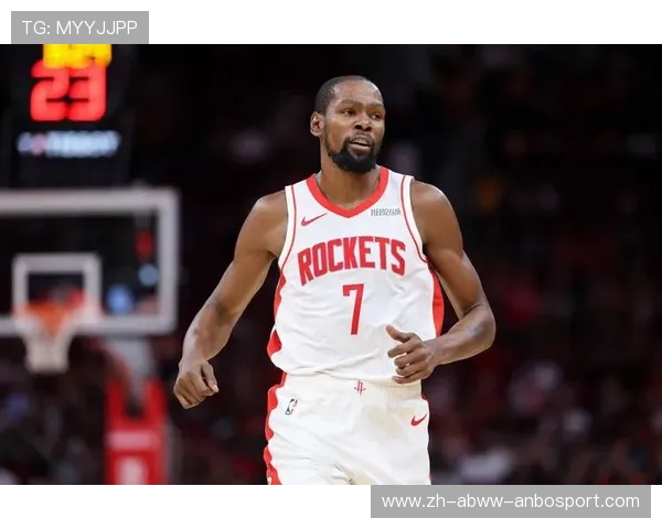 火箭队09号球员是谁他的职业生涯表现如何